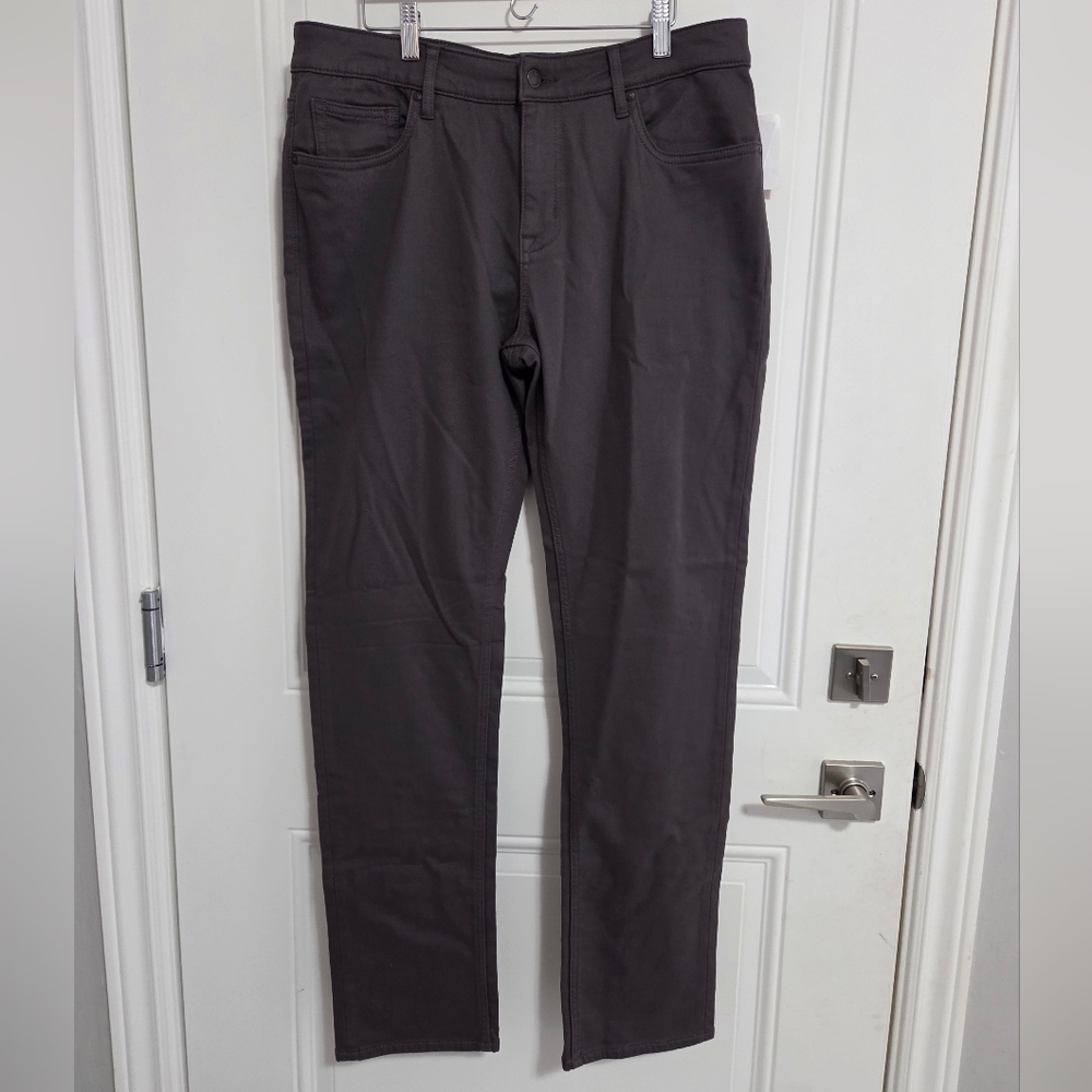 NWT - Joe's Men's The Asher Slim Fit Jeans - Size W34L32